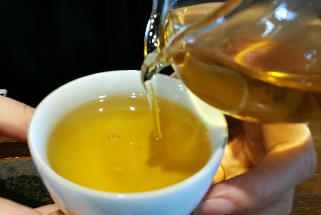 如果茶叶出现酸味 茶叶是酸性还是碱性的 属于正常现象吗