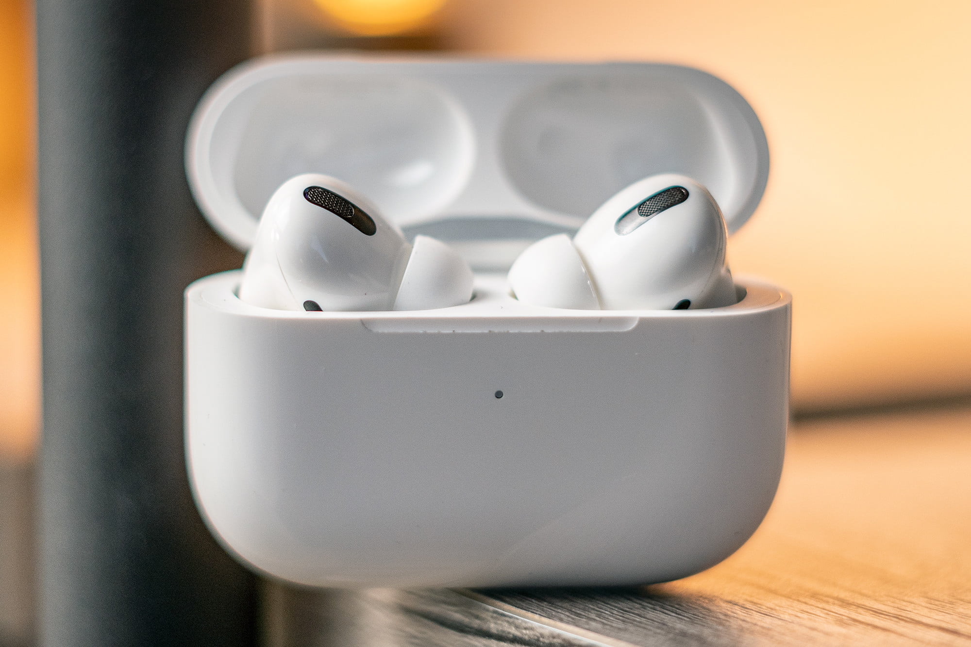 airpods pro2 (airpods没有充电仓怎么连接 airpods没有充电仓可以用吗)