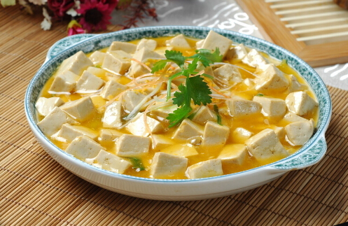 豆腐的功效与作用及营养价值 (豆腐的功效与作用 清热润燥补血养颜强壮骨骼补脑健脑)