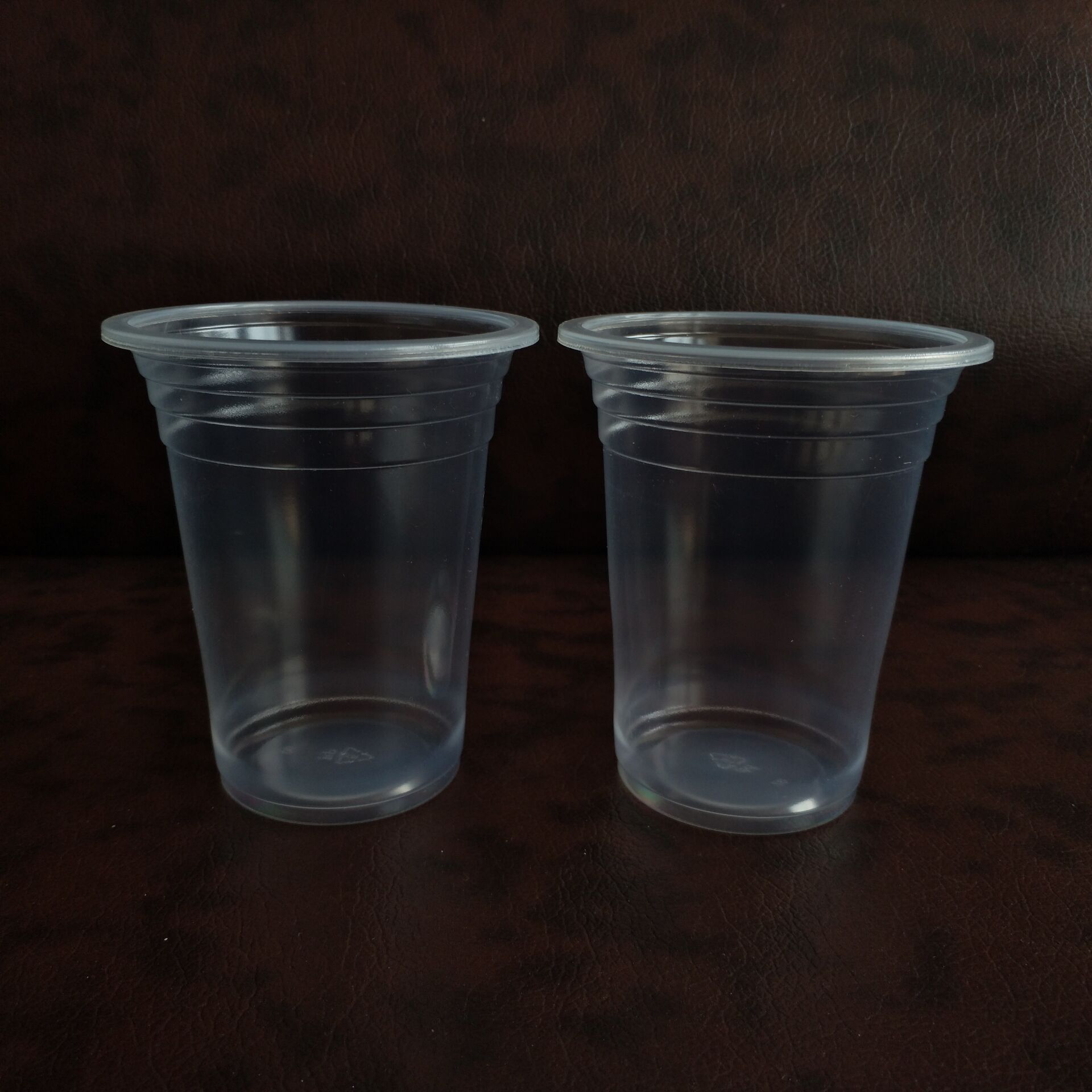一次性塑料杯喝开水有毒吗 (一次性塑料杯用开水烫有没有毒 一次性塑料杯能不能用开水烫)