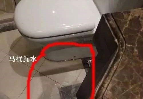 厕所漏水到楼下不砸地砖怎么解决 卫生间漏水到楼下不砸砖可以做防水吗