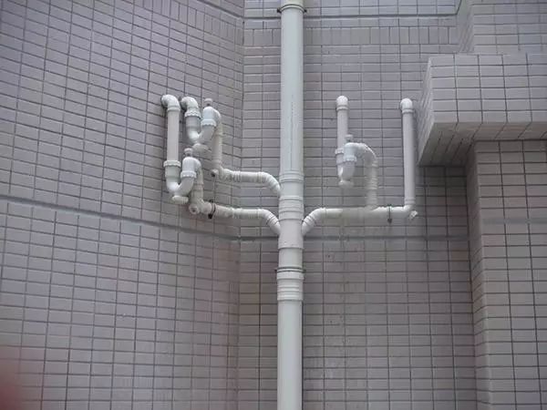 空调排水管漏水是安装造成的吗