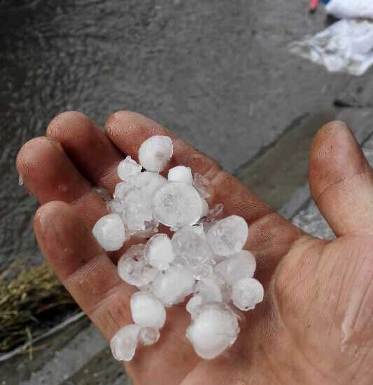 户外遭遇冰雹正确的做法