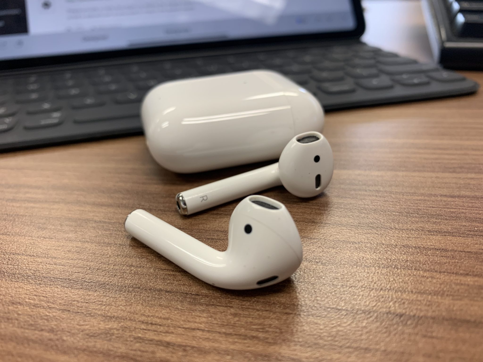 AirPods Pro2可以间接接电话么 AirPods Pro2可以给macbook用么