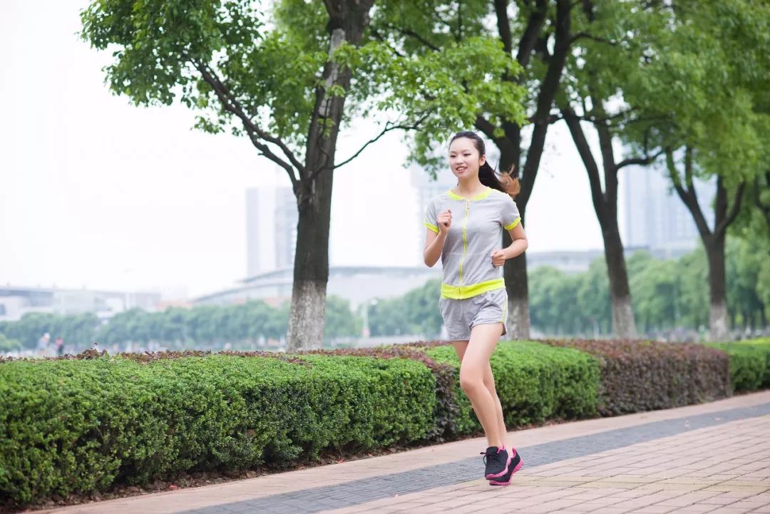 晨跑是每天跑还是隔一天跑比较健康 晨跑应该每天跑吗
