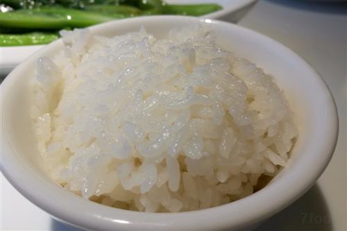白芸豆米饭和自热米饭哪个好吃 白芸豆米饭和自热米饭一样吗